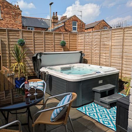 Seaside Escapes - With Relaxing Hot Tub! Villa Scarborough Buitenkant foto